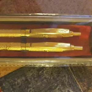 Подарочный набор сияющих золотистых ручек новый
