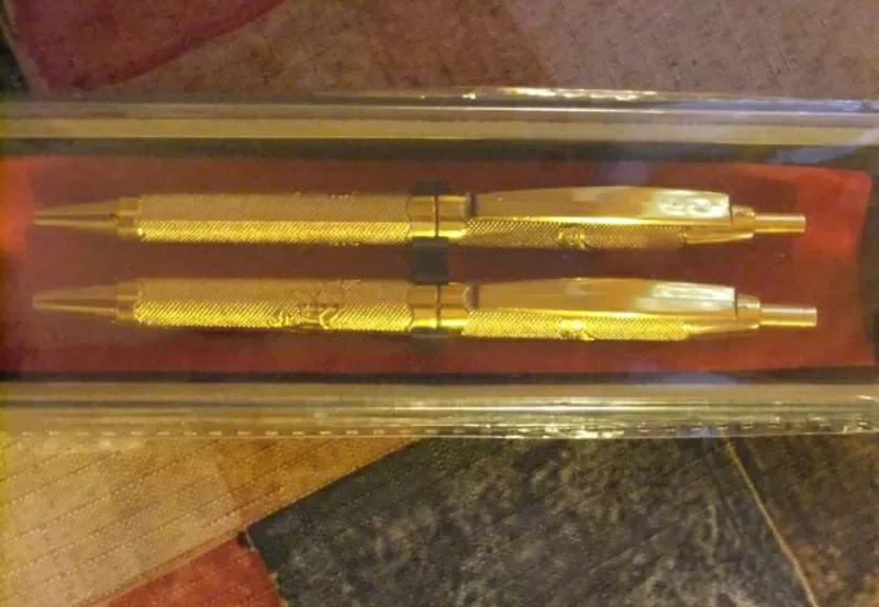 Подарочный набор сияющих золотистых ручек новый